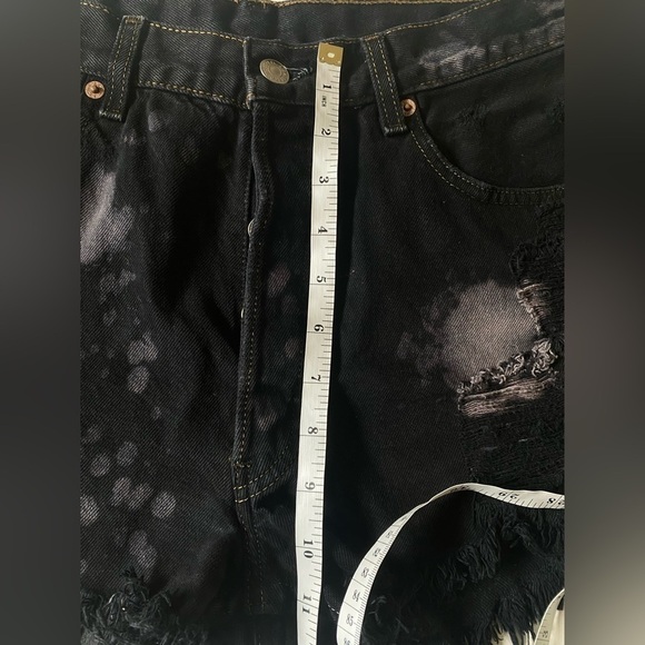 Levi’s - Vintage cut off black distressed acid wash denim shorts - Picture 12 of 13